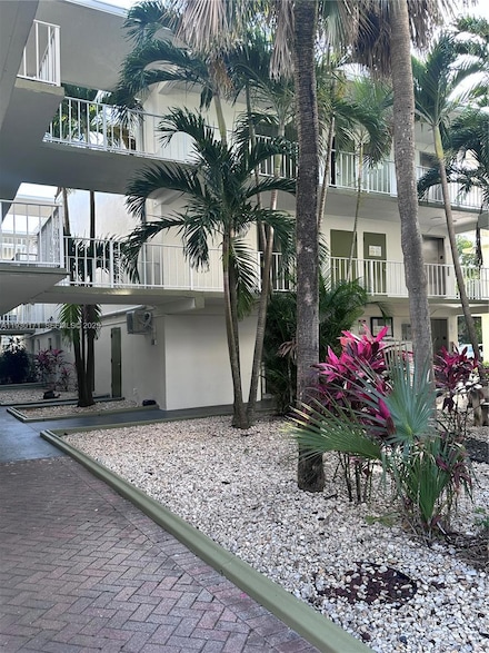 4235 N University Dr Unit 104, Sunrise, FL 33351