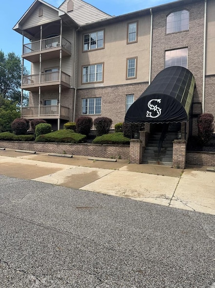 303 Townhouse Rd, Wheeling, WV 26003