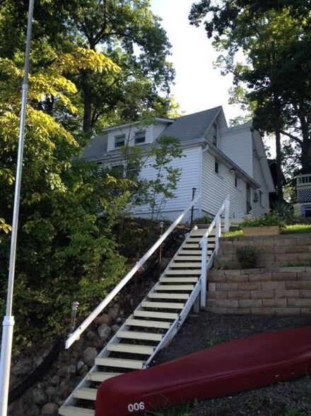 320 Lane 120 Hamilton Lake, Hamilton, IN 46742