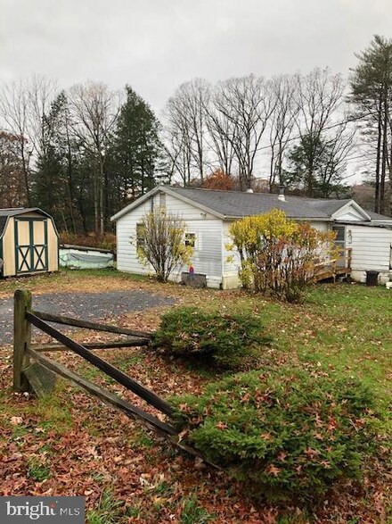 4 Rush Ln, McClure, PA 17841