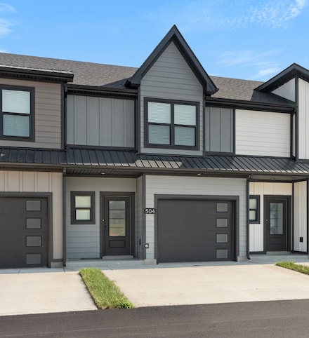 504 Jonathan Wade Cir, Clarksville, TN 37043