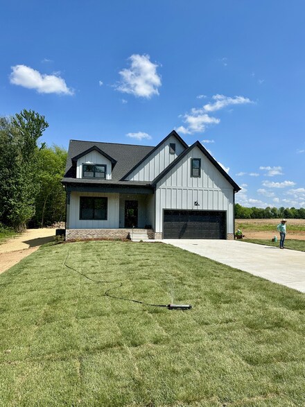 920 Parkside Blvd, Portland, TN 37148