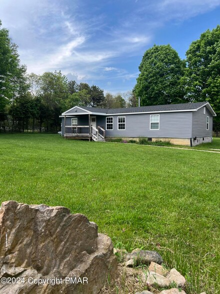134 Snowflake Dr, Blakeslee, PA 18610