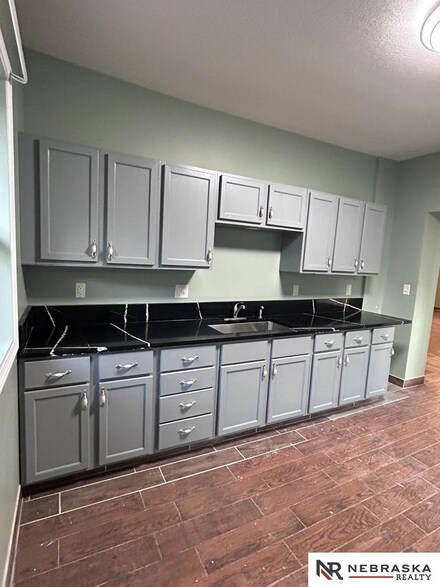 2556 Pierce St, Omaha, NE 68105