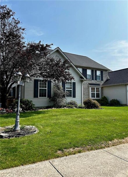 2030 Rolling Meadow Dr, Macungie, PA 18062