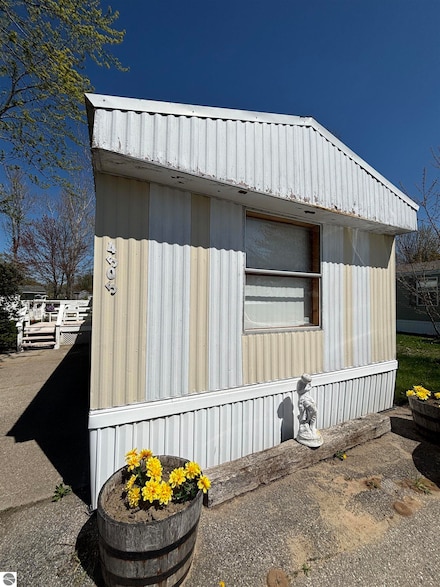 4505 Goldenrod Dr, Traverse City, MI 49685