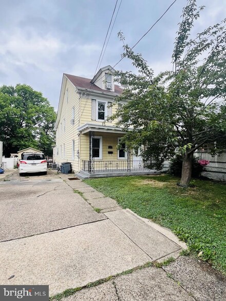 8028 Jackson St, Philadelphia, PA 19136