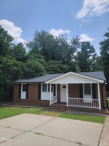 852 Newcombe Rd, Raleigh, NC 27610