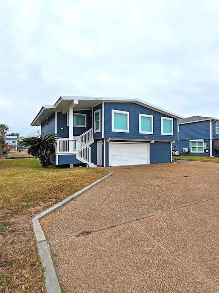 1833 Bay Shore Dr, Rockport, TX 78382