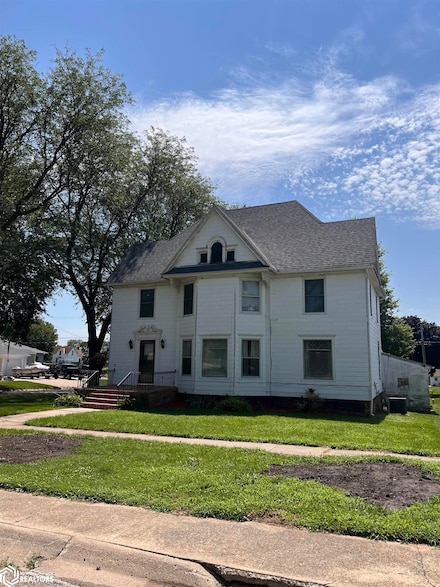 417 Cedar St, Schleswig, IA 51461