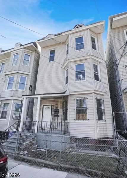 426 S 17th St, Newark, NJ 07103