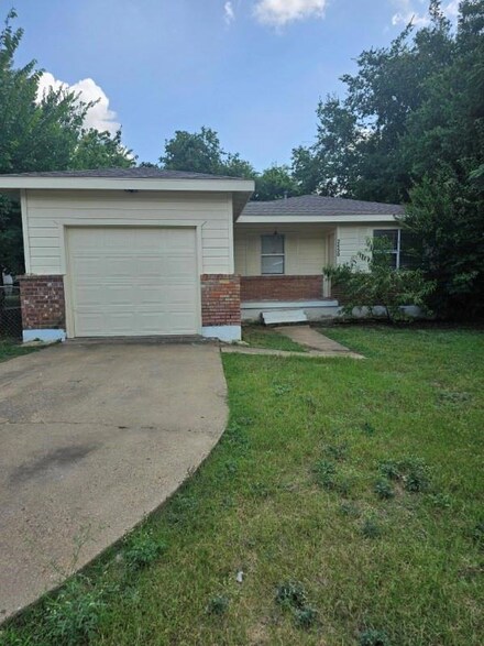 2450 Glenfield Ave, Dallas, TX 75233