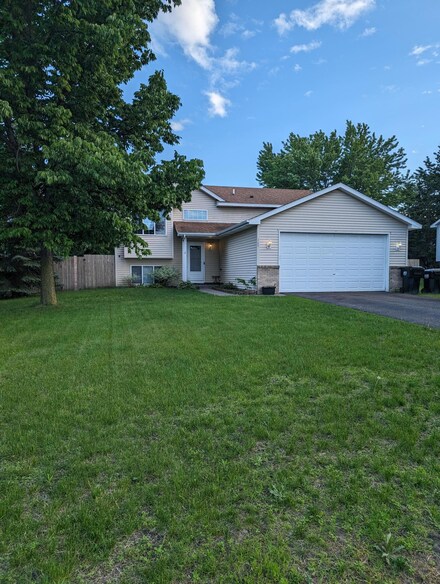 309 Dogwood St, Isanti, MN 55040