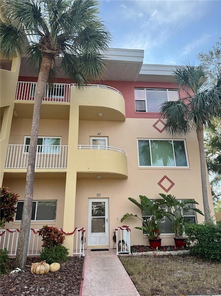 2021 Shangrila Dr Unit 60, Clearwater, FL 33763
