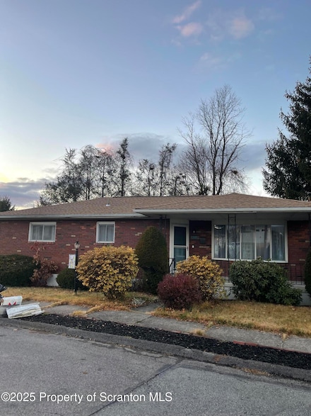 811 Hill St, Throop, PA 18512