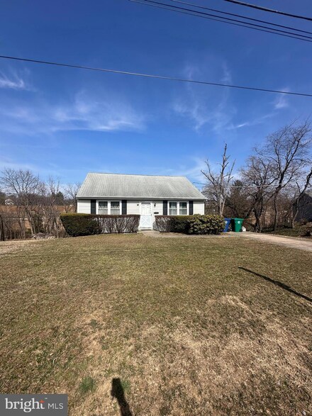 5694 Arcadia St, Harrisburg, PA 17112