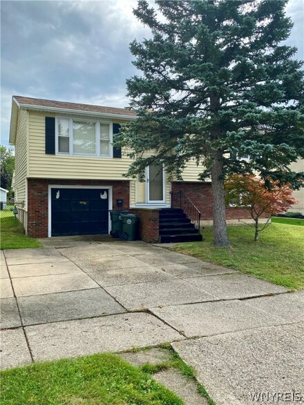 11 Leonard Dr, Depew, NY 14043