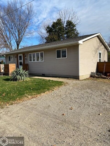 706 W Hempstead Ave, Fairfield, IA 52556