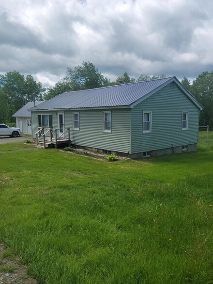 356 Meadow Rd, Hampden, ME 04444