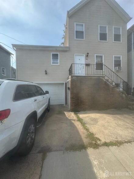 80 Delafield St, New Brunswick, NJ 08901