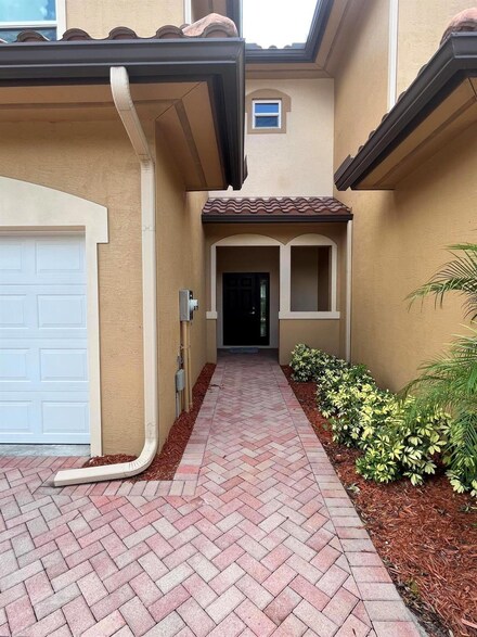 2800 65th Dr Unit 102, Vero Beach, FL 32966