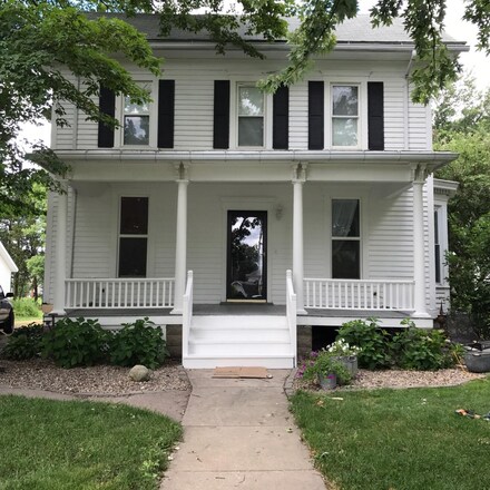 307 W 6th St, Wilton, IA 52778