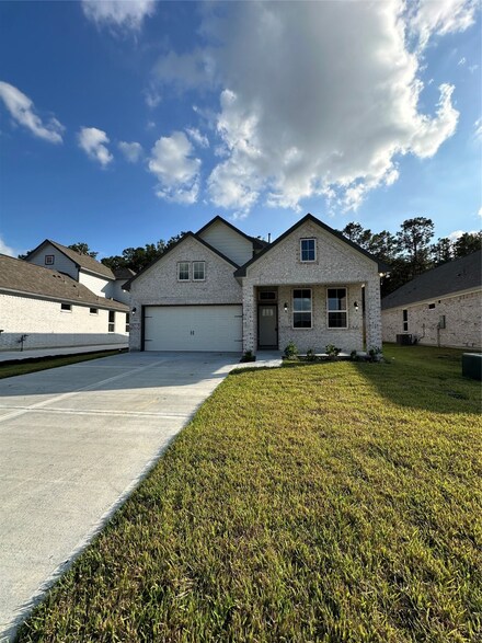 505 Little Spring Ct, Anahuac, TX 77514