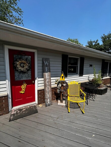 9990 Glendale Rd, Demotte, IN 46310