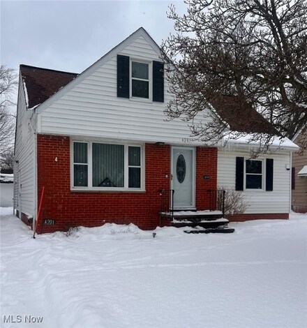 4201 Okalona Rd, Cleveland, OH 44121