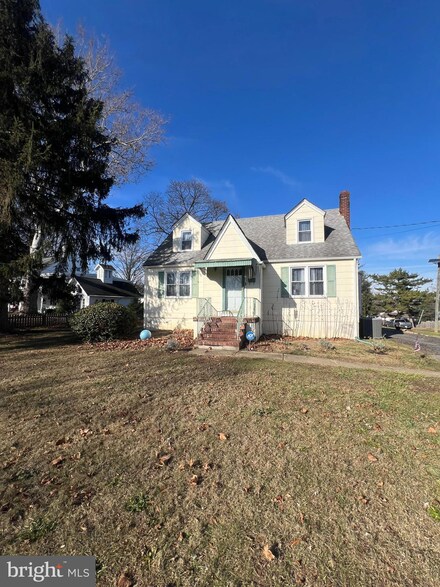 63 Mecray Ln, Maple Shade, NJ 08052