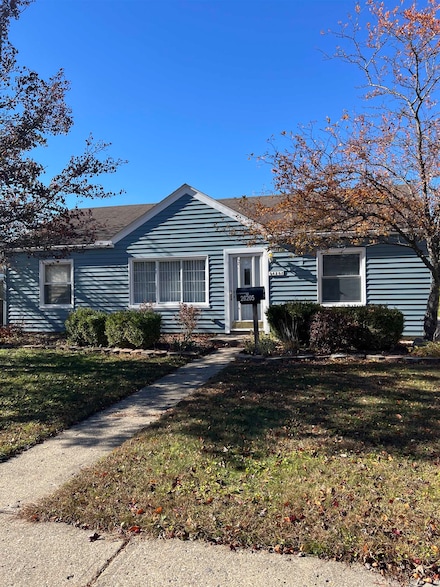 26205 Arlington St, Roseville, MI 48066