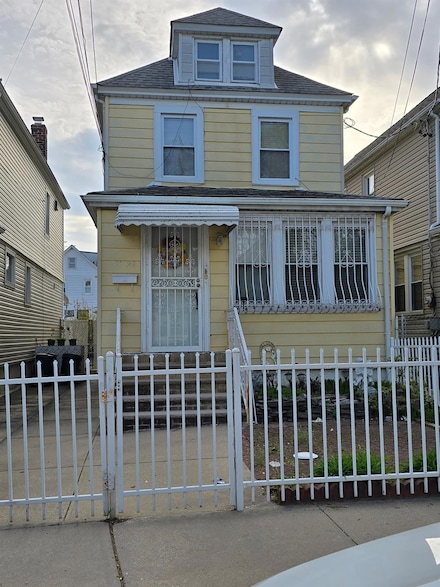 89-28 204th St, Hollis, NY 11423