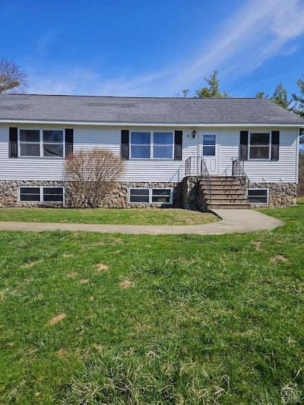 186 Meadowbrook Ln, Greenville, NY 12083