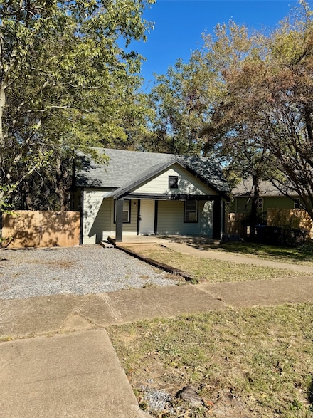 827 W Walker St, Denison, TX 75020