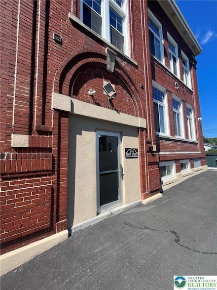 216 Penn St Unit 2, Bath, PA 18014