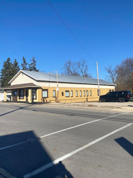 8247 Antioch Rd, Salem, WI 53168