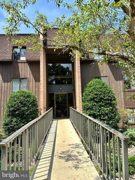65 Hermitage Dr, New Hope, PA 18938