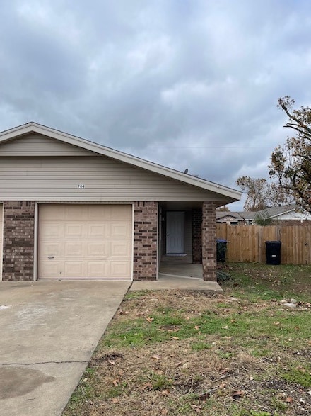 704 S 23rd St, Rogers, AR 72758