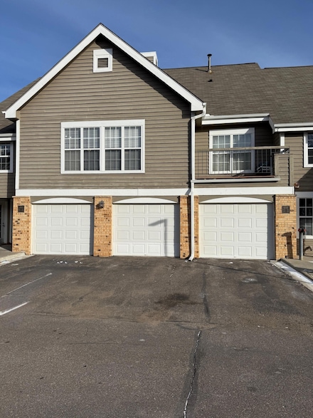 6048 Chasewood Pkwy Unit 204, Minnetonka, MN 55343