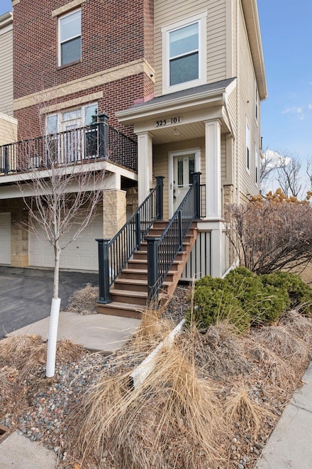 325 W River Pkwy Unit 101, Minneapolis, MN 55401