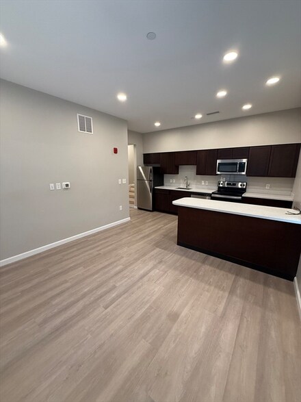 6 Chatham St Unit 308, Worcester, MA 01609