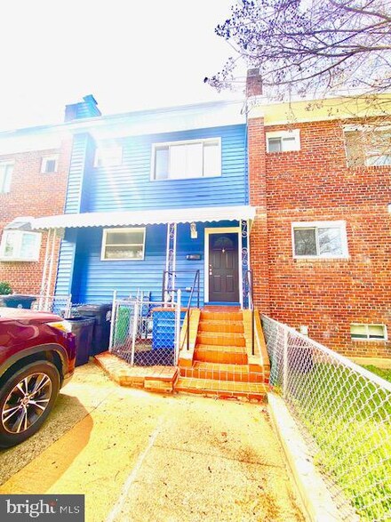 5317 Leverett St, Oxon Hill, MD 20745