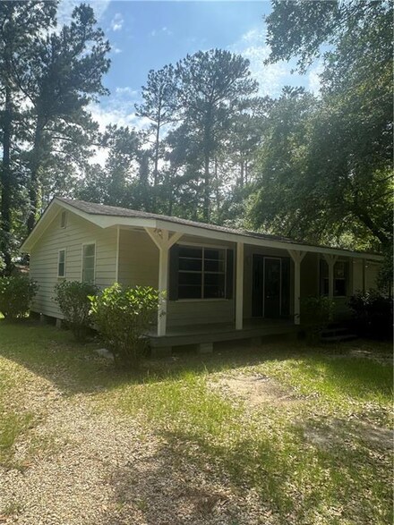 25594 W Spruce St, Lacombe, LA 70445