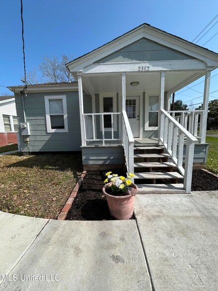 2312 9th St, Pascagoula, MS 39567