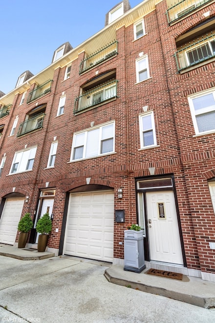 4438 N Racine Ave Unit F, Chicago, IL 60640