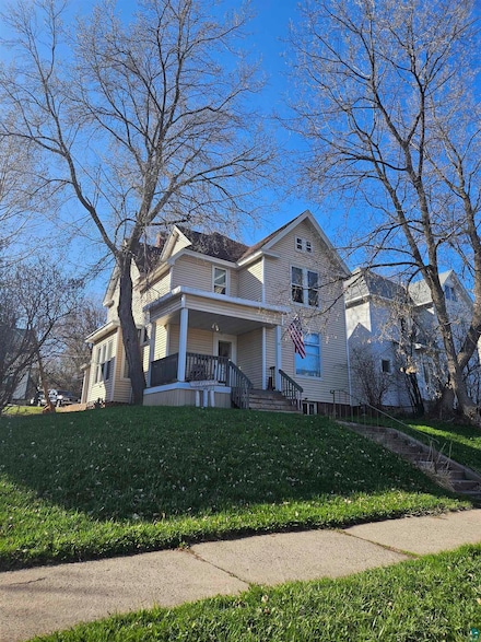 1205 E 3rd St, Duluth, MN 55805