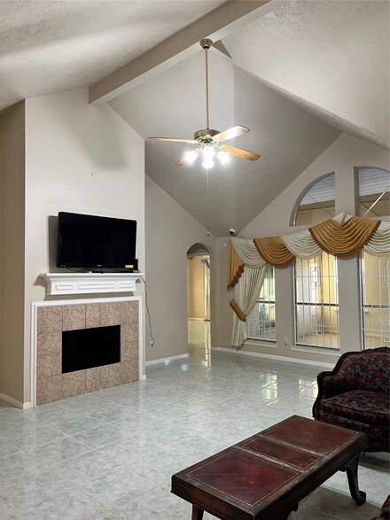 14715 Belterraza Dr, Houston, TX 77083