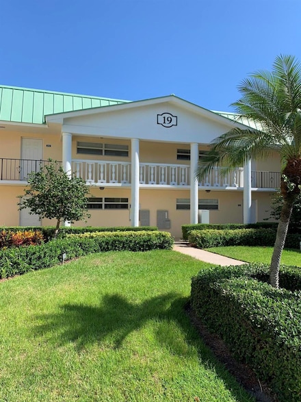 19 Colonial Club Dr Unit 202, Boynton Beach, FL 33435