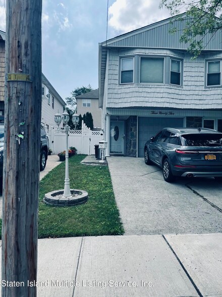 395 Woolley Ave, Staten Island, NY 10314