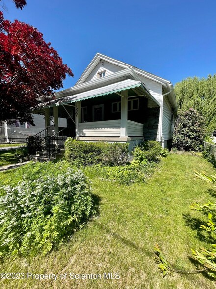993 N Sumner Ave, Scranton, PA 18504